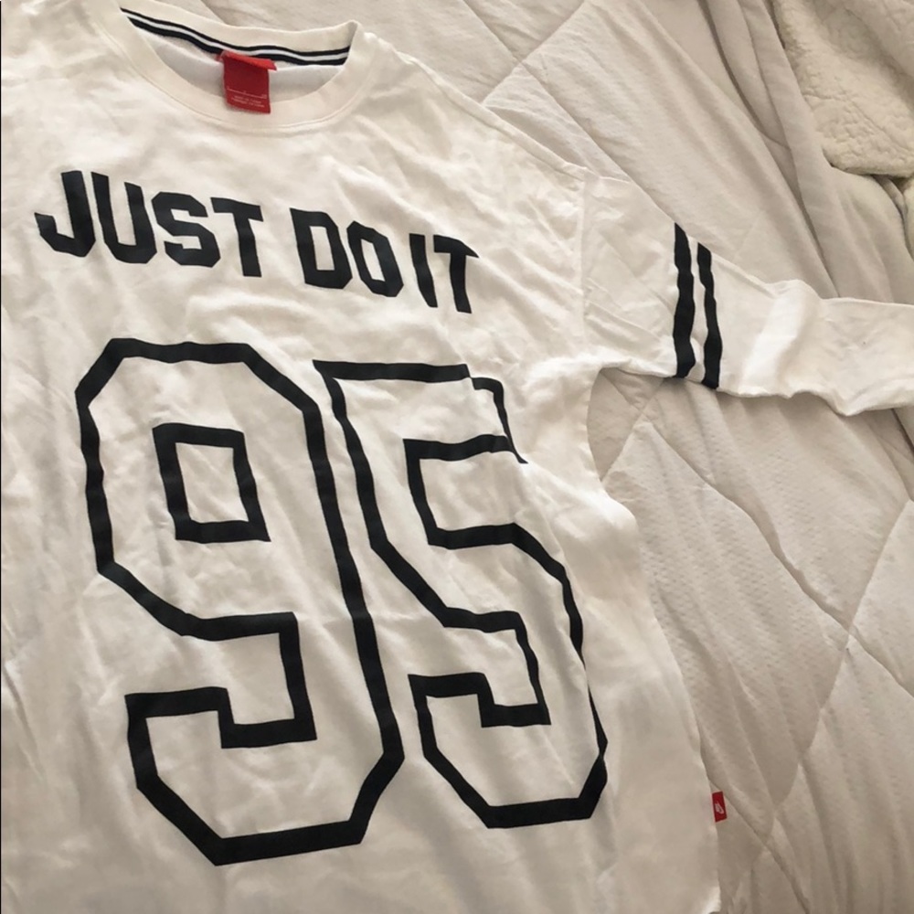 Nike 3 quarter sleeve.